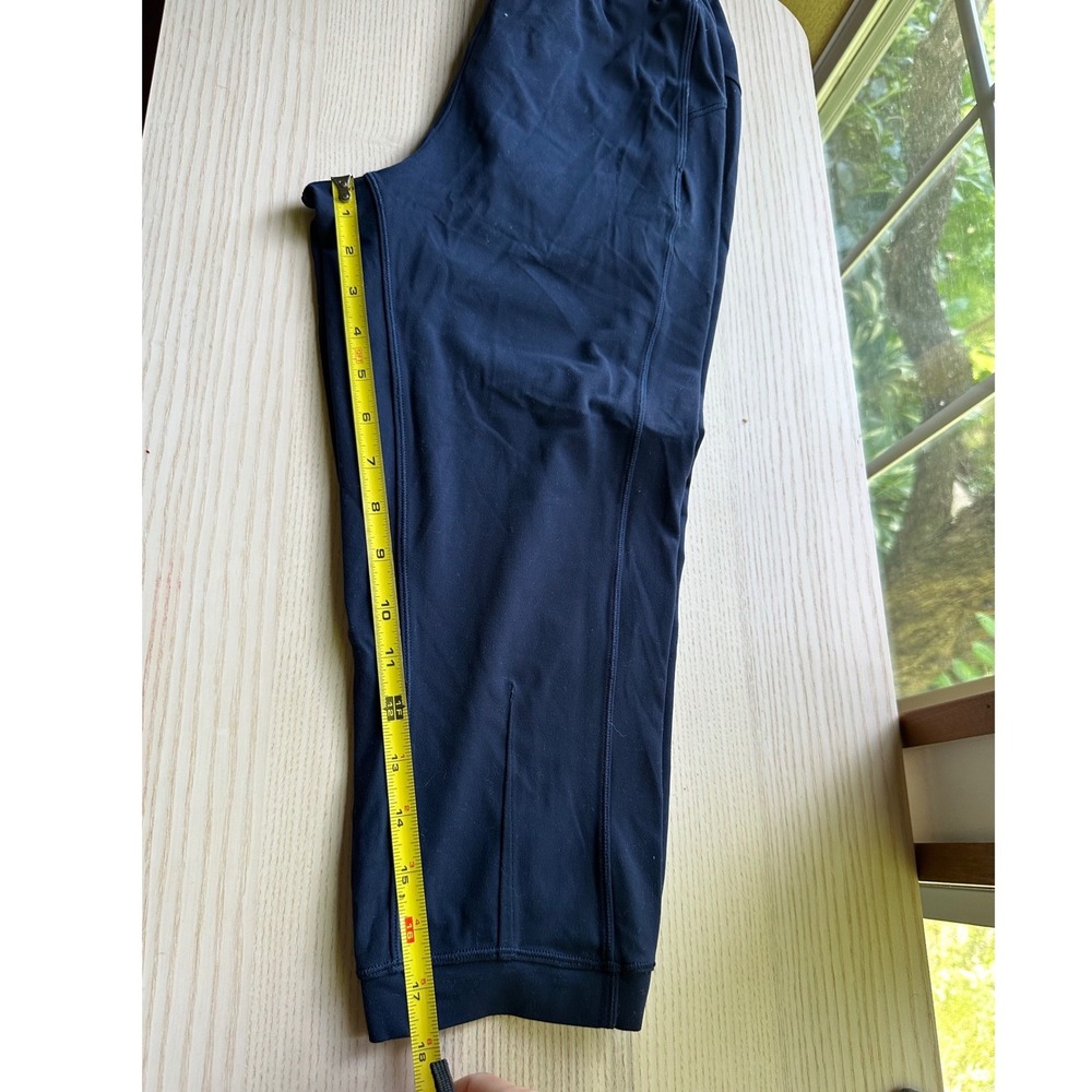 Lululemon Women's Capri Leggings Size Size 2 Navy Dark‎ Blue Jogger - Picture 3 of 4